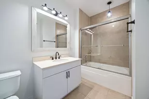 757 N Orleans St, Chicago, IL 60654 - Photo 19