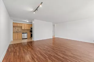 4250 N Marine Dr, Chicago, IL 60613 - Photo 7