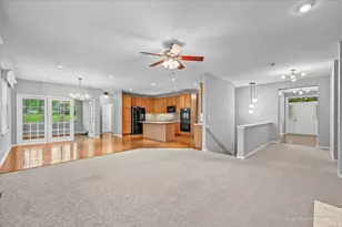 341 Foxford Dr, Cary, IL 60013 - Photo 17