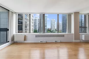 1355 N Sandburg Terrace, Chicago, IL 60610 - Photo 5
