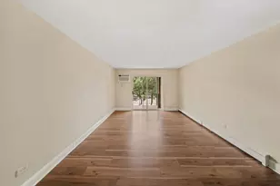 1065 Valley Ln, Hoffman Estates, IL 60169 - Photo 5