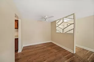 1065 Valley Ln, Hoffman Estates, IL 60169 - Photo 3