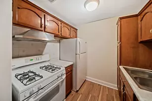 1065 Valley Ln, Hoffman Estates, IL 60169 - Photo 7