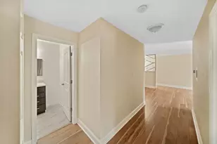 1065 Valley Ln, Hoffman Estates, IL 60169 - Photo 9