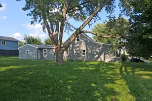 1624 N Poplar Ave, Round Lake Beach, IL 60073 - Photo 1