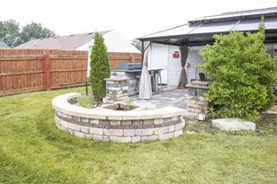 921 Shady Ln, Aurora, IL 60506 - Photo 23