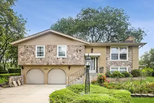 606 Bahama Ct, Schaumburg, IL 60193 - Photo 1