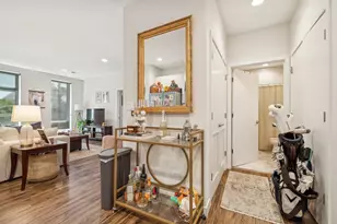 1045 W Cornelia Ave, Chicago, IL 60657 - Photo 9