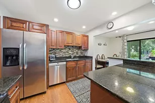 496 Thornhill Ln, Wheeling, IL 60090 - Photo 9