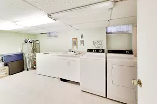570 S Kenilworth Ave, Elmhurst, IL 60126 - Photo 25
