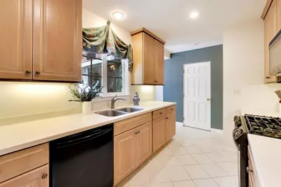 570 S Kenilworth Avenue, Elmhurst, IL 60126 - Photo 9