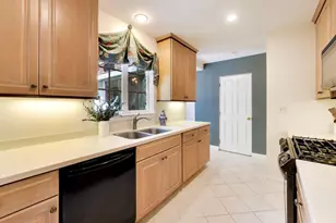 570 S Kenilworth Ave, Elmhurst, IL 60126 - Photo 9