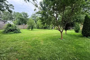 18148 W Valley Dr, Grayslake, IL 60030 - Photo 19