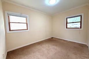 18148 W Valley Dr, Grayslake, IL 60030 - Photo 11