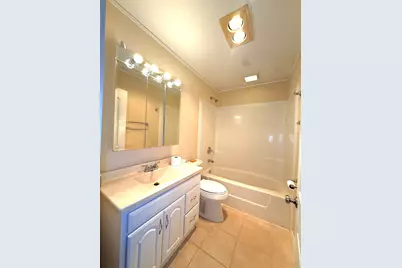 18148 W Valley Drive, Grayslake, IL 60030 - Photo 9