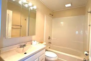 18148 W Valley Dr, Grayslake, IL 60030 - Photo 9