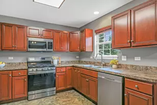 2145 Whitetail Dr, Aurora, IL 60503 - Photo 9