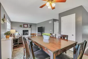 2145 Whitetail Dr, Aurora, IL 60503 - Photo 13