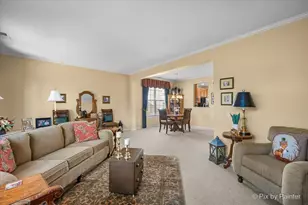 2892 Edgewater Dr, Elgin, IL 60124 - Photo 15