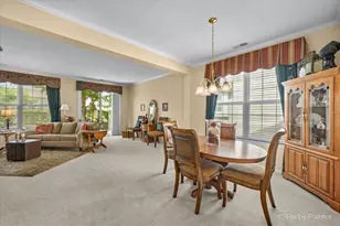 2892 Edgewater Dr, Elgin, IL 60124 - Photo 11