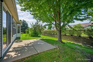 2892 Edgewater Dr, Elgin, IL 60124 - Photo 23