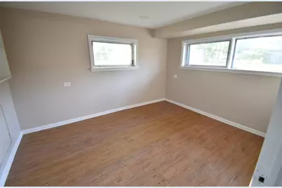 907 S Elmhurst Road, Mount Prospect, IL 60056 - Photo 7