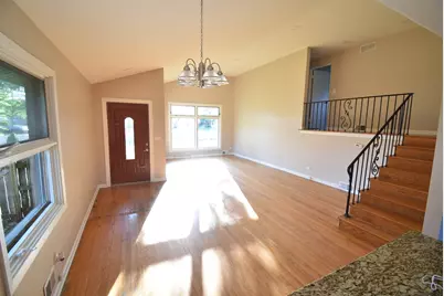 907 S Elmhurst Road, Mount Prospect, IL 60056 - Photo 5
