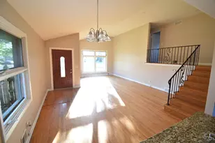 907 S Elmhurst Rd, Mount Prospect, IL 60056 - Photo 5
