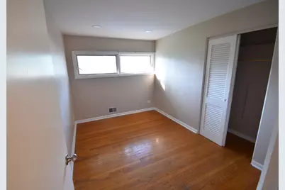 907 S Elmhurst Road, Mount Prospect, IL 60056 - Photo 9