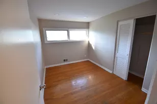 907 S Elmhurst Rd, Mount Prospect, IL 60056 - Photo 9