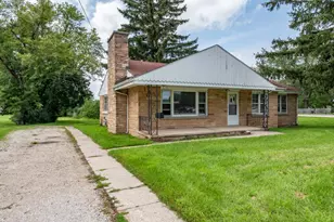 618 N Oplaine Rd, Gurnee, IL 60031 - Photo 1