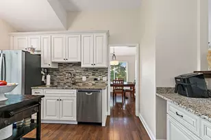 867 Longmeadow Ct, Lake Barrington, IL 60010 - Photo 9