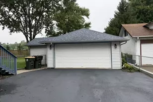 414 W Park Ave, Round Lake, IL 60073 - Photo 5