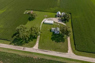 758 N 1st Rd, Dana, IL 61321 - Photo 1