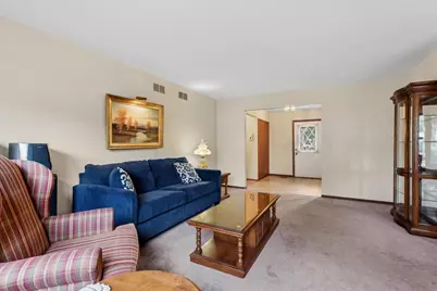 1255 John Drive, Hoffman Estates, IL 60169 - Photo 5