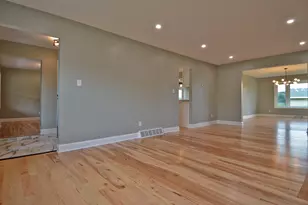 304 Sequoia Dr, Streator, IL 61364 - Photo 5