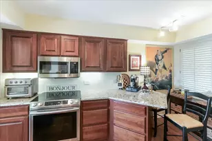 355 Indian Point, Lake Barrington, IL 60010 - Photo 5