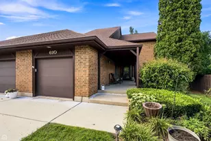 610 Cress Creek Ln, Crystal Lake, IL 60014 - Photo 1