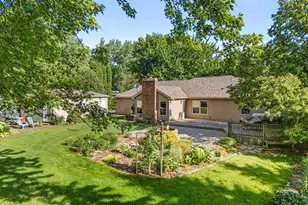 44W043 Fox Wilds Dr, Saint Charles, IL 60175 - Photo 3