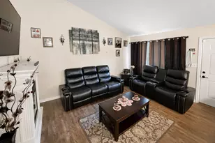 413 Wildwood Ct, Romeoville, IL 60446 - Photo 3