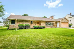 1324 S 3rd St, Saint Charles, IL 60174 - Photo 3