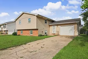 1300 N Motorola Dr, Pontiac, IL 61764 - Photo 3