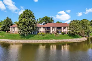 1037 Cottonwood Ct, Wheeling, IL 60090 - Photo 3