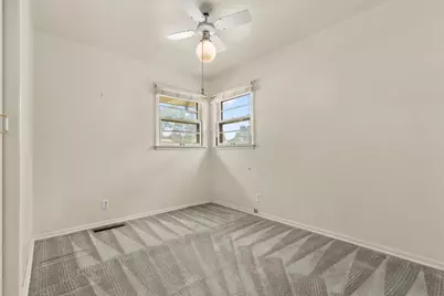 2013 Evans Avenue, Loves Park, IL 61111 - Photo 9