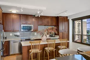 2930 N Sheridan Rd, Chicago, IL 60657 - Photo 9