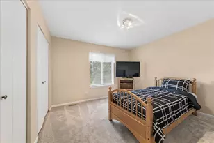 1024 Lakewood Cir, Naperville, IL 60540 - Photo 15