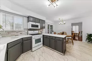 1024 Lakewood Cir, Naperville, IL 60540 - Photo 7