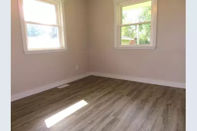 555 Elsie Avenue, Crest Hill, IL 60403 - Photo 11