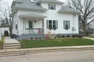 615 Green St, Peru, IL 61354 - Photo 1