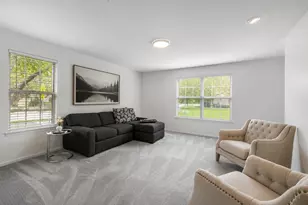 4 Taylor Ct, Streamwood, IL 60107 - Photo 3